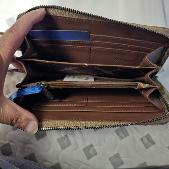 Wrangler Quilted Tan Wristlet Clutch - Picture 5 of 6